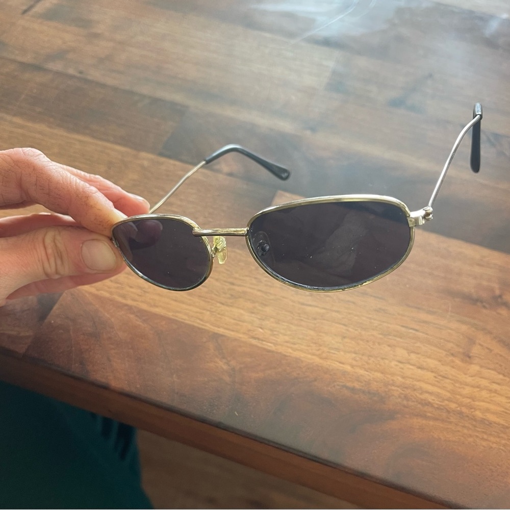 RETRO - VINTAGE - Gold Frame Oval Sunglasses with Dark Lenses